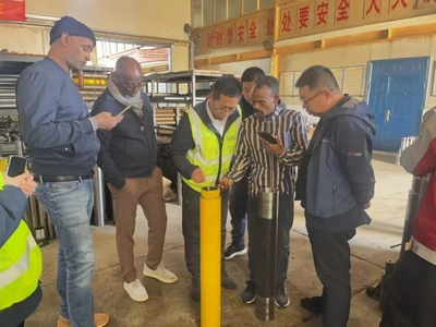 Treinamento em equipamento de perfuração & Aceitação por parte de cliente da Guiné